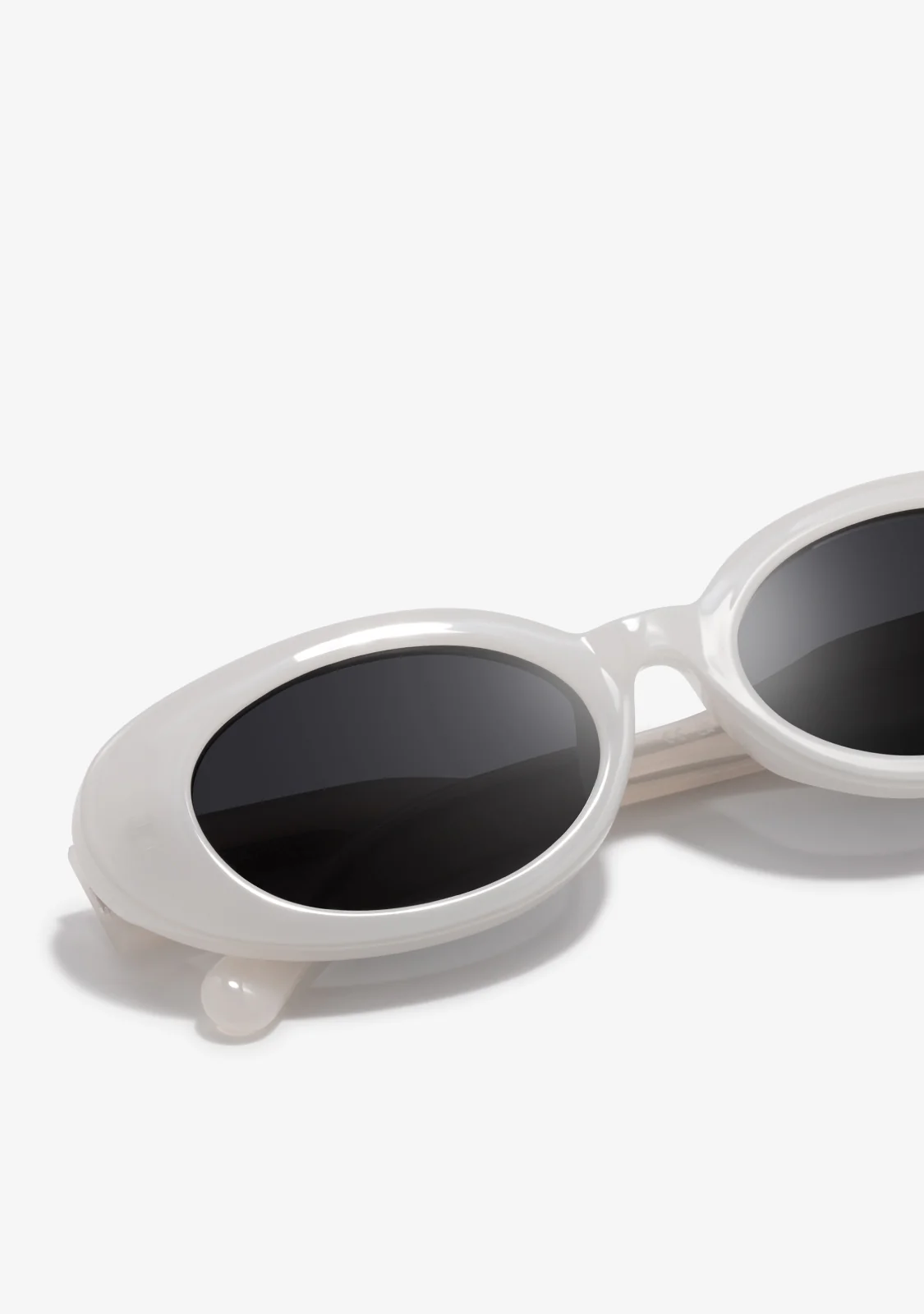 Capri Off-White / Black - Image 4