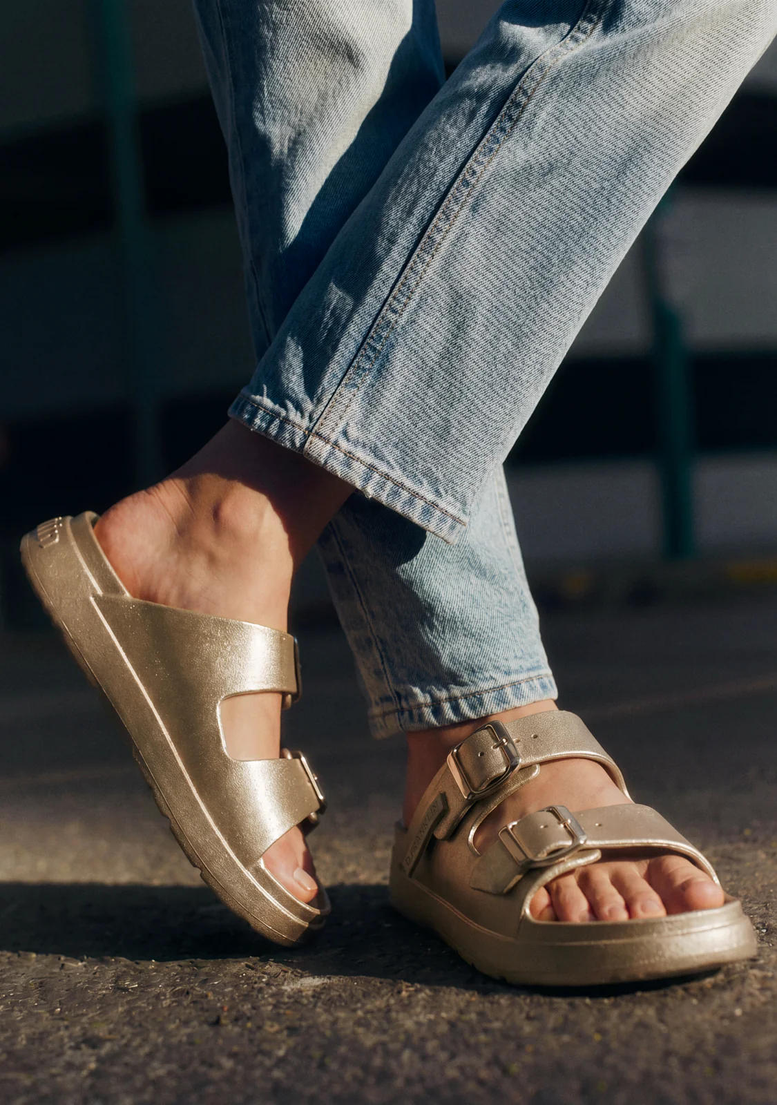 Vibe Foam 2 Buckles Met Light Gold - Image 5